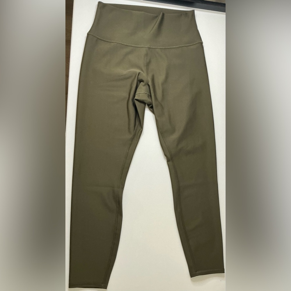 Alo Yoga High Waist 7/8 Airlift Leggings in Dark Olive Size Large - Picture 4 of 10